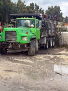 Mack RD690
